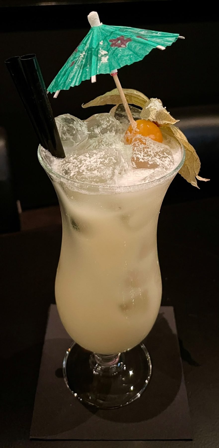 Colada mit Kokos und Physalis